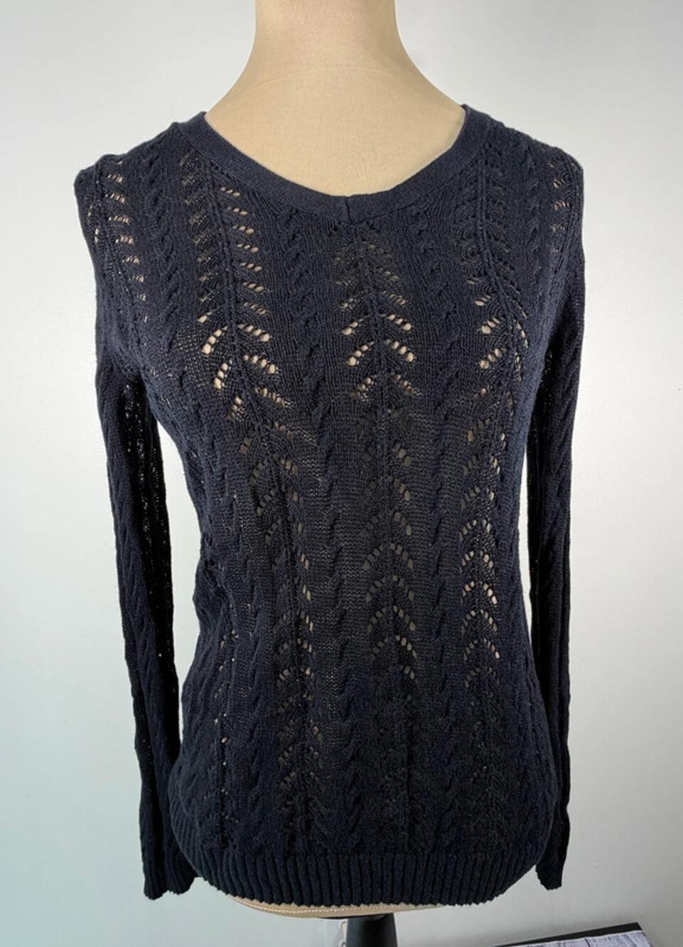 Croft & Barrow Womens Open Knit Pointelle V-Neck Sweater M Black Long Sleeve
